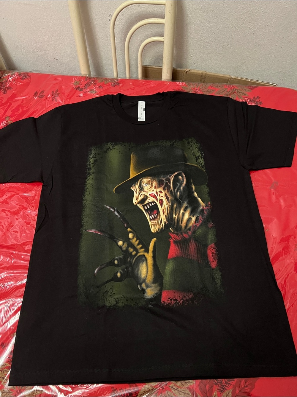 BRAND NEW - FREDDY KRUEGER - GREEN BACKGROUND T-SHIRT MENS SZ large